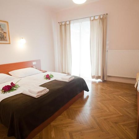 Alo Apartments Vila Klara Ljubljana Oda fotoğraf